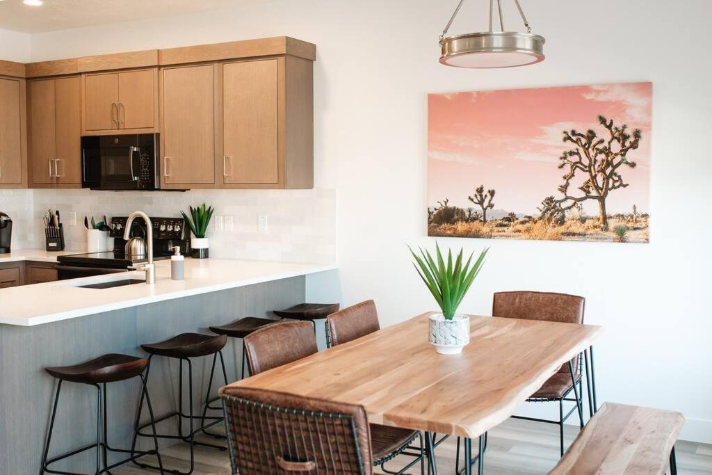 Zen Trail Retreat - New 5 Bedroom Luxury Condo St. George Luaran gambar